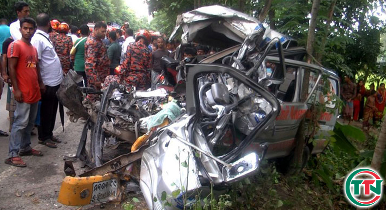 উজিরপুরে সড়ক দুর্ঘটনায় নিহত ৬