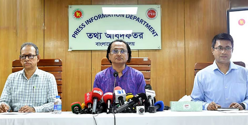 আওয়ামী লীগকে রাজনৈতিক দল মনে করি না : তথ্য উপদেষ্টা