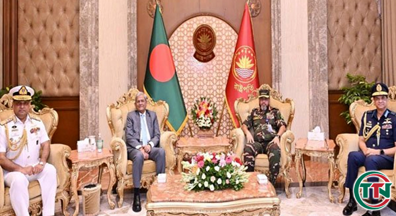 রাষ্ট্রপতির সঙ্গে তিন বাহিনী প্রধানের সৌজন্য সাক্ষাৎ
