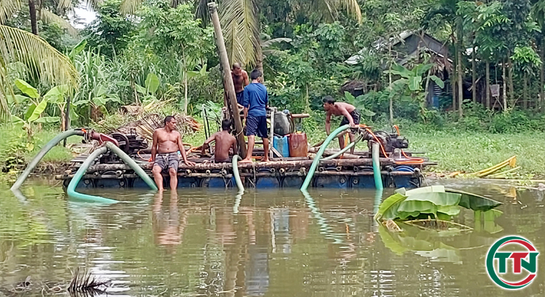 মোরেলগঞ্জে অবৈধ ড্রেজার মেশিন বন্ধ করলেন সহকারী কমিশনার